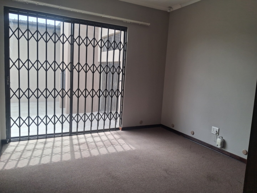 To Let 3 Bedroom Property for Rent in Hillside Free State